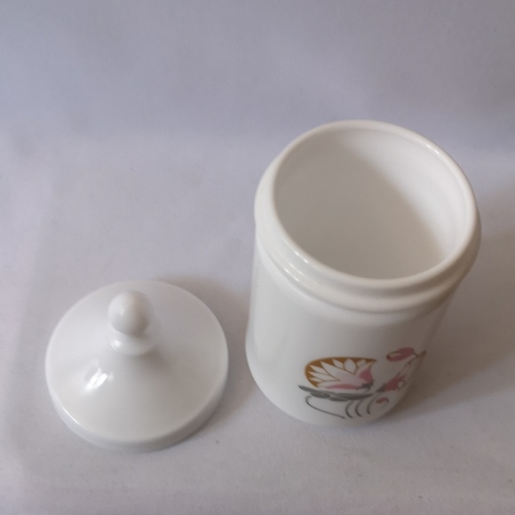 Vintage White Glass Apothecary Jar with Lid, Art Deco Fan Flower & Lilly Design - Picture 4 of 4